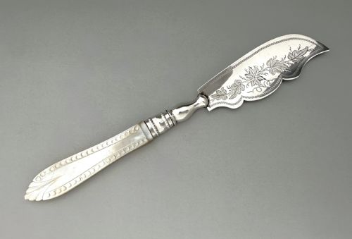 fig 1. A lovely Victorian silver & mother-of-pearl butter knife