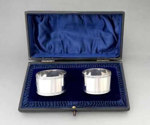 fig 1. A fine pair of boxed Edwardian silver napkin rings