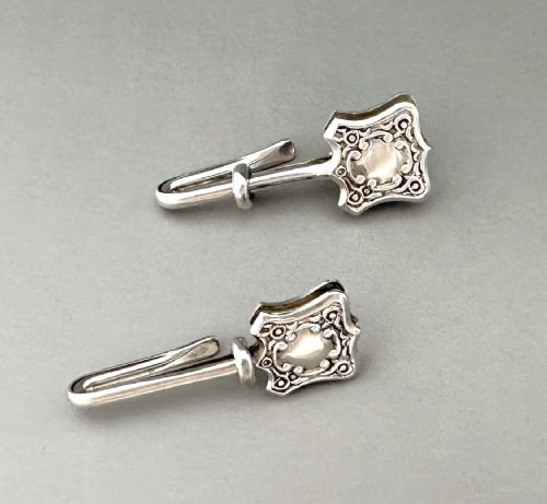 fig 1. A useful pair of George VI silver napkin clips