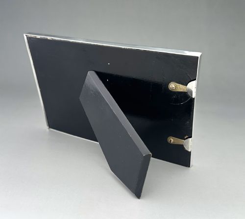 fig 1. A useful silver landscape/portrait silver photo frame