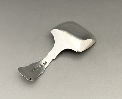 AN ATTRACTIVE GEORGIAN SILVER CADDY SPOON - ADDITIONAL PHOTO 5