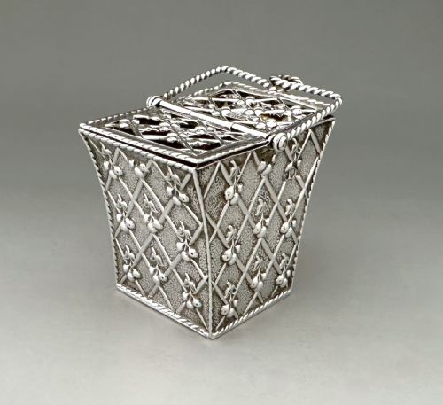 AN EXQUISITE VICTORIAN SILVER POTPOURRI BASKET - ADDITIONAL PHOTO 3