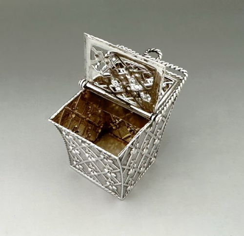 AN EXQUISITE VICTORIAN SILVER POTPOURRI BASKET - ADDITIONAL PHOTO 4