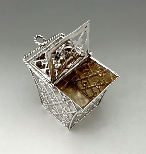 AN EXQUISITE VICTORIAN SILVER POTPOURRI BASKET - ADDITIONAL PHOTO 5