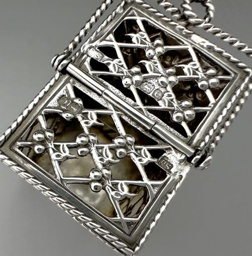AN EXQUISITE VICTORIAN SILVER POTPOURRI BASKET - ADDITIONAL PHOTO 7