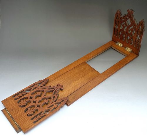 AN ATTRACTIVE VICTORIAN MAPLE WOOD EXTENDING BOOK SLIDE - ADDITIONAL PHOTO 4
