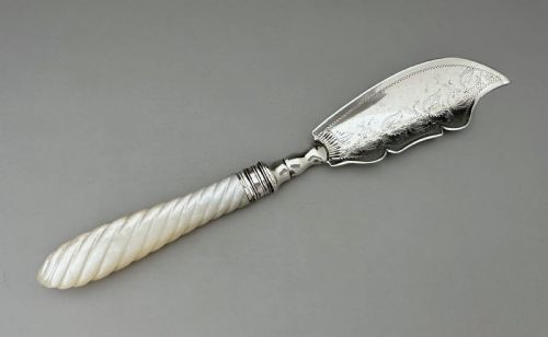 fig 1. A lovely Georgian silver & mother-of-pearl butter knife