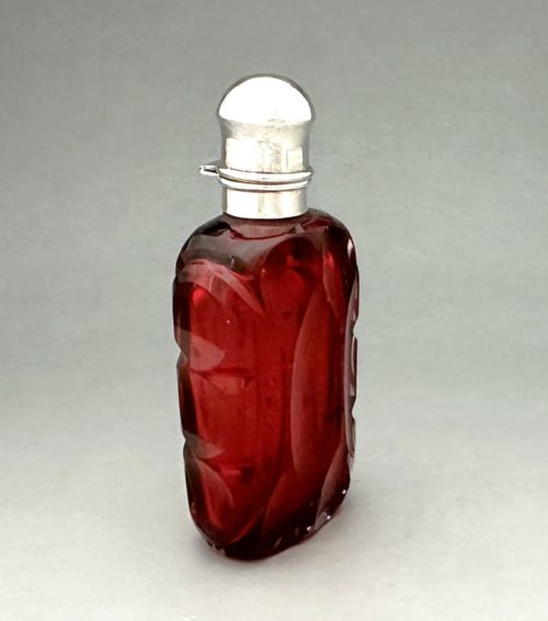 A VICTORIAN SILVER MOUNTED RUBY GLASS SCENT BOTTLE - ADDITIONAL PHOTO 1