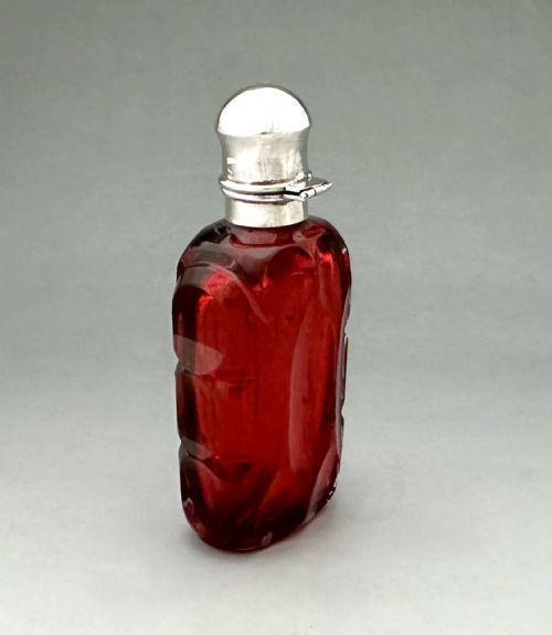 A VICTORIAN SILVER MOUNTED RUBY GLASS SCENT BOTTLE - ADDITIONAL PHOTO 2