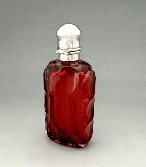 A VICTORIAN SILVER MOUNTED RUBY GLASS SCENT BOTTLE - ADDITIONAL PHOTO 4