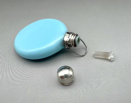 A VICTORIAN SILVER BLUE OPALINE GLASS SCENT BOTTLE - ADDITIONAL PHOTO 3