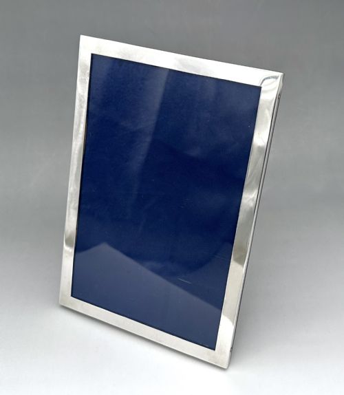 fig 1. A handsome and practical silver photo frame
