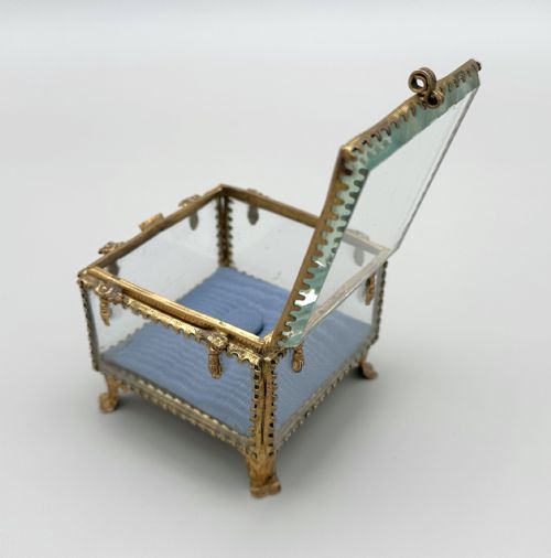 A LOVELY FRENCH 19TH CENTURY ORMOLU TRINKET JEWEL BOX - ADDITIONAL PHOTO 2