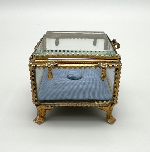 A LOVELY FRENCH 19TH CENTURY ORMOLU TRINKET JEWEL BOX - ADDITIONAL PHOTO 5
