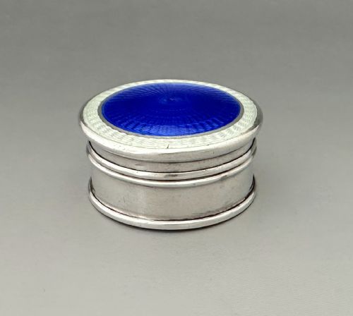A WONDERFUL SILVER GUILLOCHE ENAMEL ROUGE POT PILL BOX - ADDITIONAL PHOTO 1