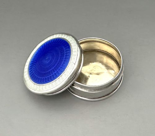 A WONDERFUL SILVER GUILLOCHE ENAMEL ROUGE POT PILL BOX - ADDITIONAL PHOTO 2