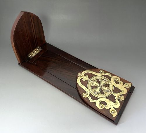 AN EXCELLENT MID VICTORIAN WALNUT MAHOGANY BRASS EXTENDING BOOK SLIDE - ADDITIONAL PHOTO 2