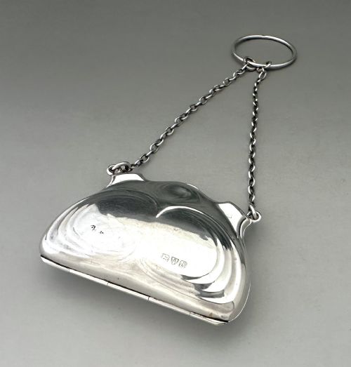 A STYLISH GEORGE V CHESTER SILVER COCKTAIL PURSE - ADDITIONAL PHOTO 1
