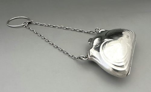 A STYLISH GEORGE V CHESTER SILVER COCKTAIL PURSE - ADDITIONAL PHOTO 3