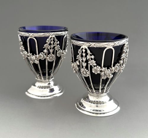 A SUPERB PAIR OF SILVER WIREWORK CONDIMENT TUBS - ADDITIONAL PHOTO 2