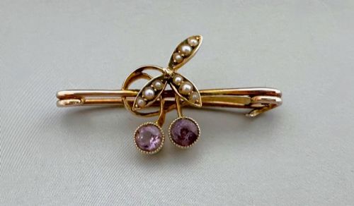 A Gorgeous Victorian 9ct Gold Brooch