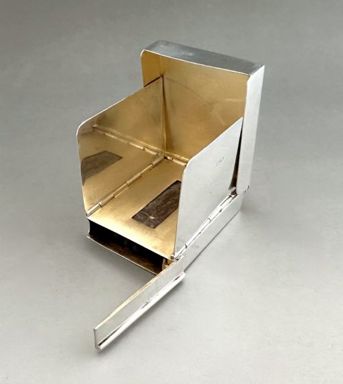 fig 1. A superb George V silver Vesta case