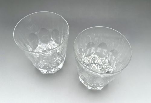 A PAIR OF EARLY 20TH CENTURY LARGE CUT GLASS WHISKY TUMBLERS - ADDITIONAL PHOTO 1