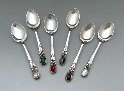 AN ARTS CRAFTS BOXED SET OF SCOTTISH SILVER DEMITASSE SPOONS SET WITH SEMIPRECIOUS STONES - ADDITIONAL PHOTO 2