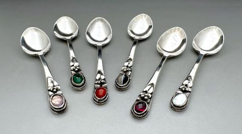 AN ARTS CRAFTS BOXED SET OF SCOTTISH SILVER DEMITASSE SPOONS SET WITH SEMIPRECIOUS STONES - ADDITIONAL PHOTO 4