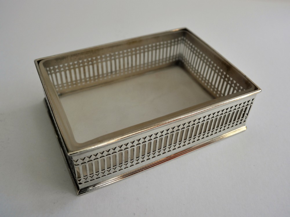 A quality Edwardian silver and frosted glass butter dish