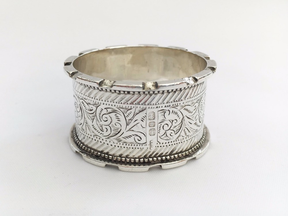 A superior quality Edwardian silver napkin ring.