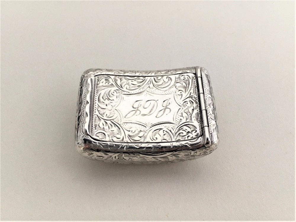 A fine Edwardian silver snuff box.