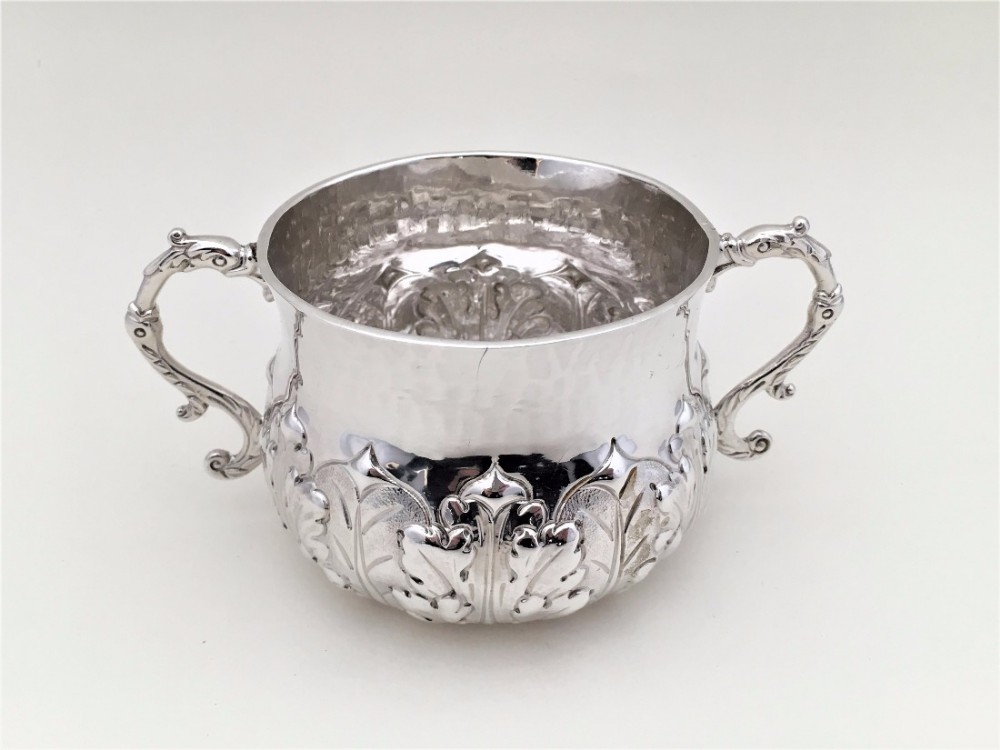 A superb quality Victorian silver porringer.