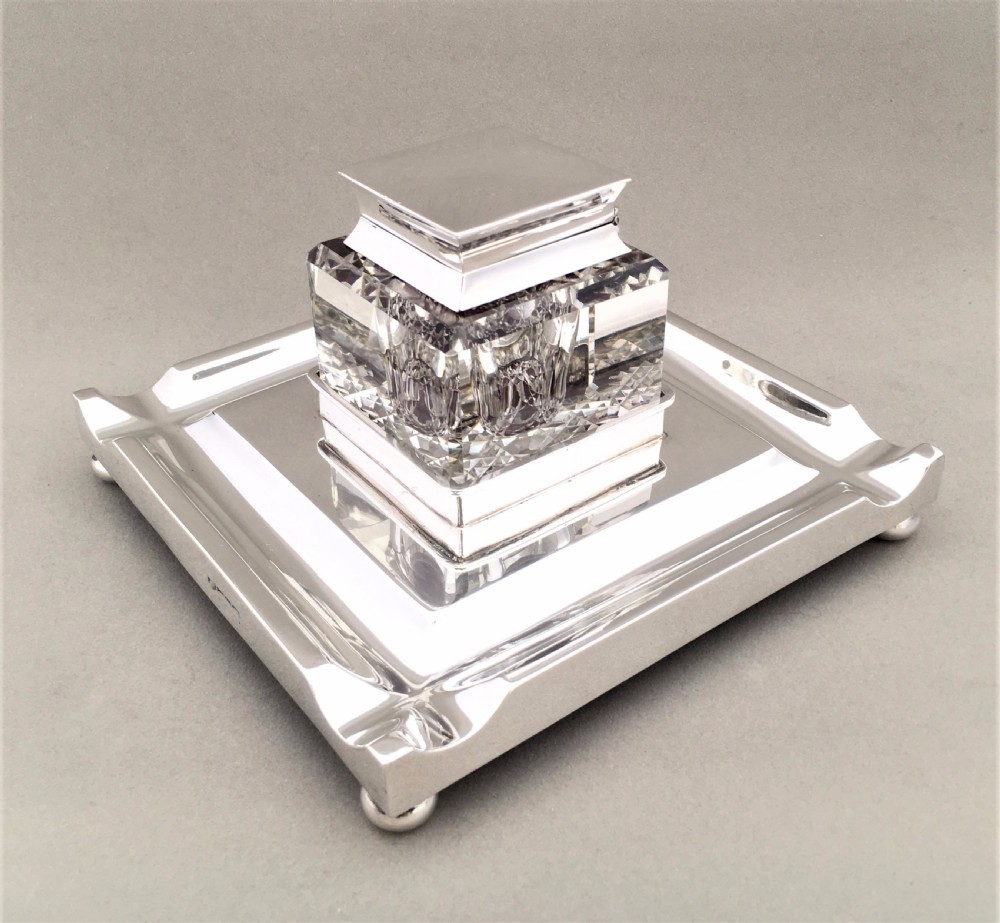 A Stunning Edwardian silver inkwell & Stand by Goldsmiths & Silversmiths.