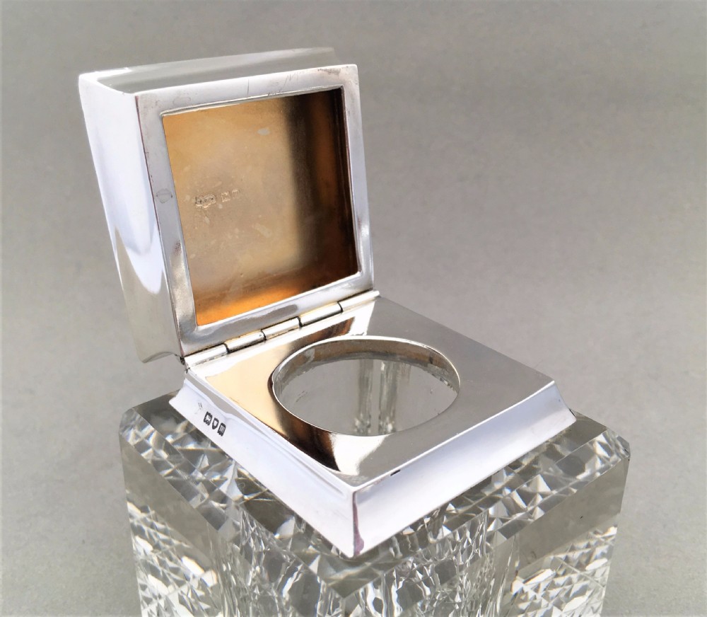 A Stunning Edwardian silver inkwell & Stand by Goldsmiths & Silversmiths. View X