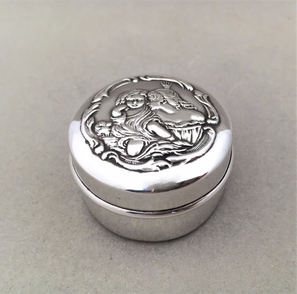 A charming Edwardian Chester silver pillbox