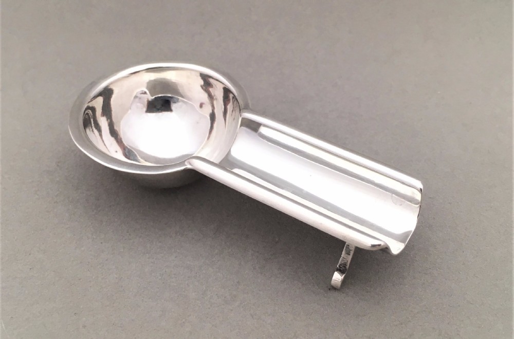 A fine George V silver cigar ashtray