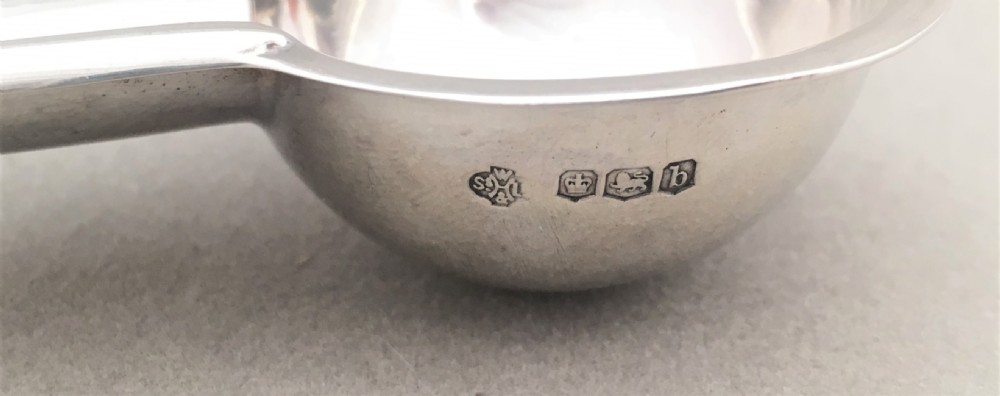 A fine George V silver cigar ashtray View III