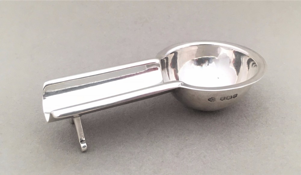 A fine George V silver cigar ashtray View IV