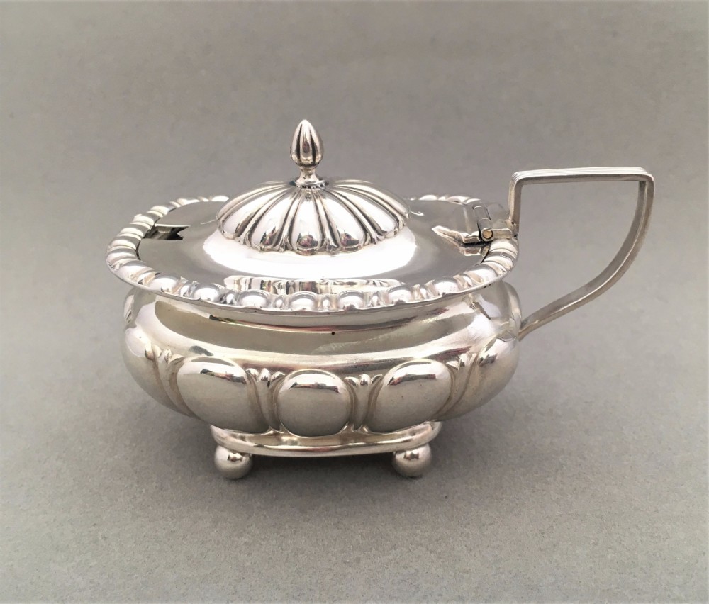 A Victorian Chester silver mustard pot