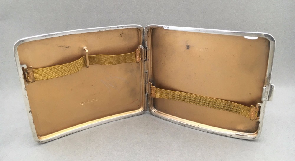 A handsome Art Deco silver cigarette case View V