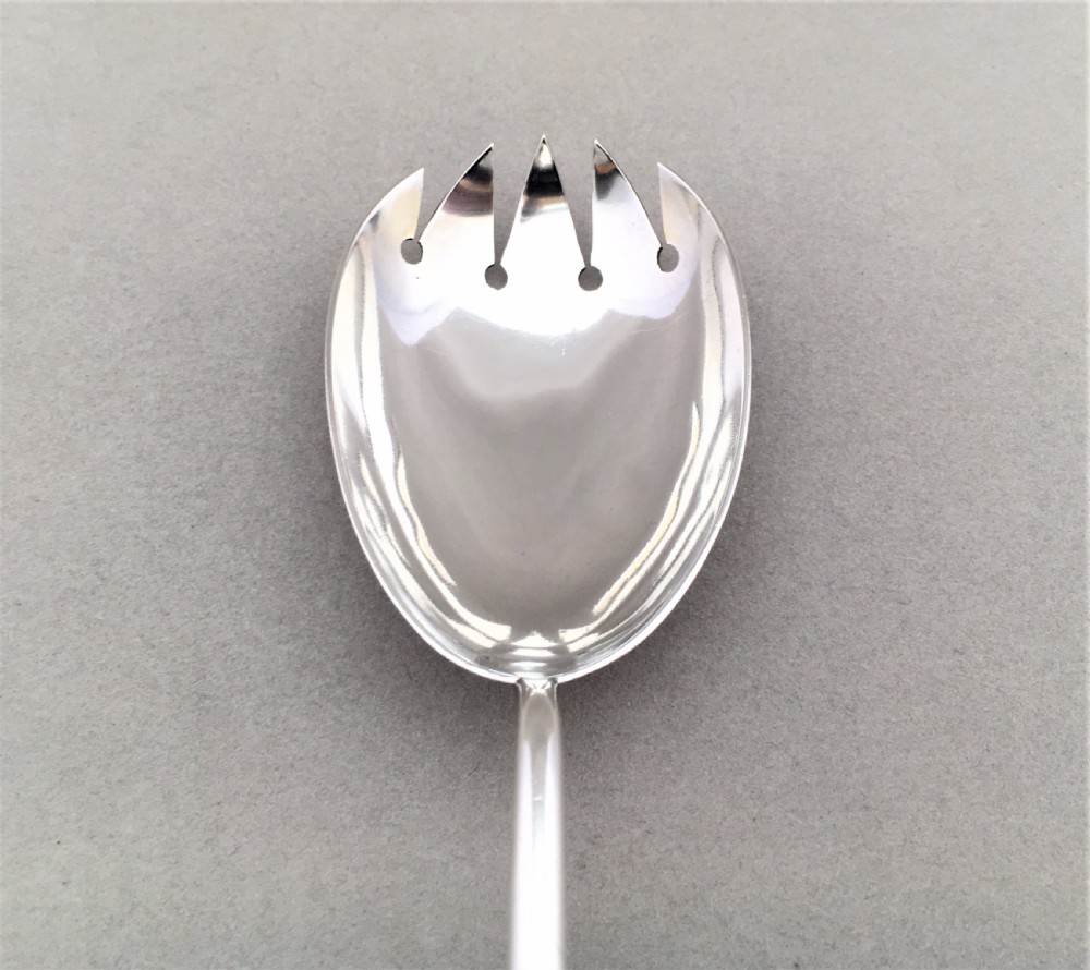A Stylish pair of Victorian silver salad servers View IV