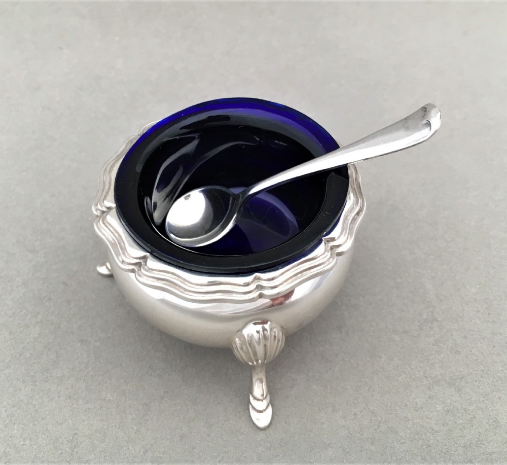 An Edwardian silver cauldron salt View II
