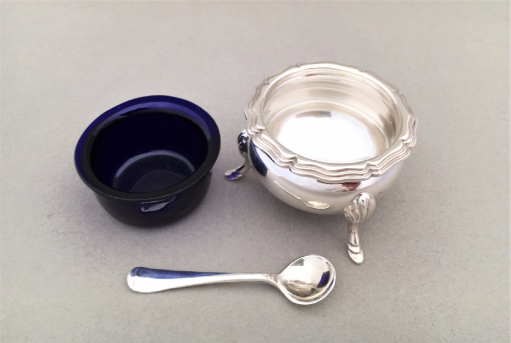 An Edwardian silver cauldron salt View IV