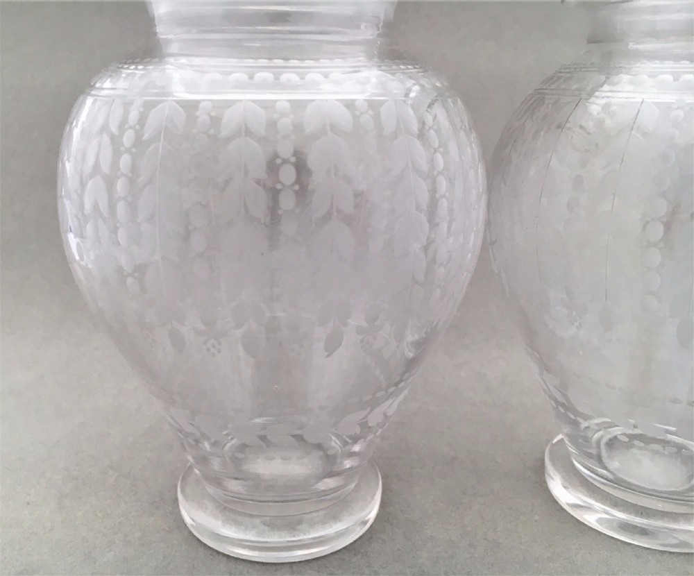 An exquisite Victorian Elkington silver plated preserve jar stand with etched jars View XI