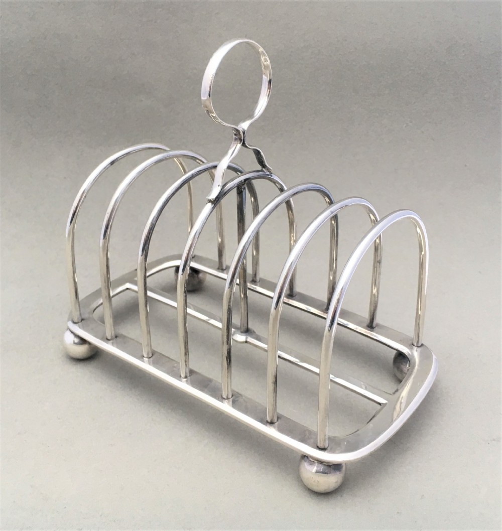 An Edwardian six slice silver toast rack
