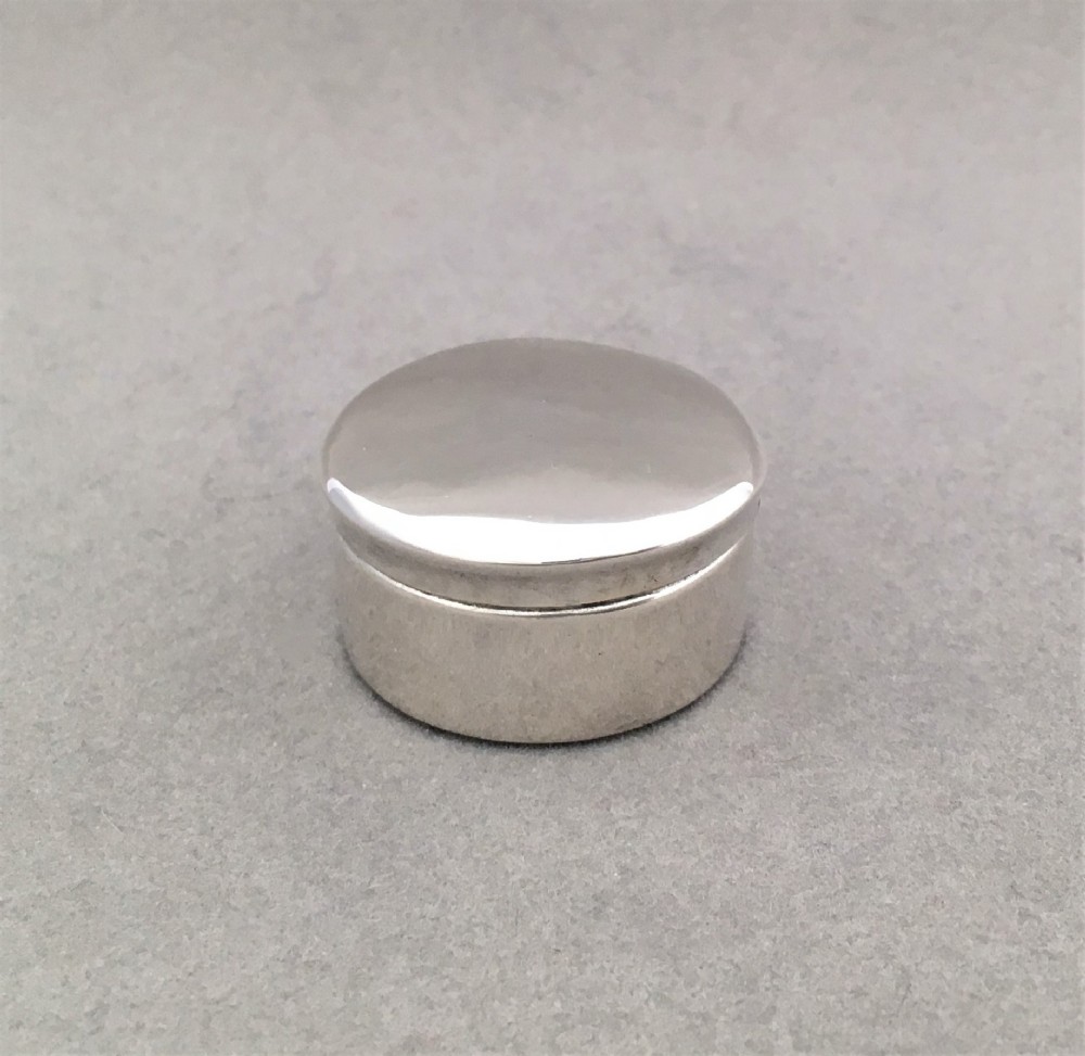 A late Victorian silver pillbox