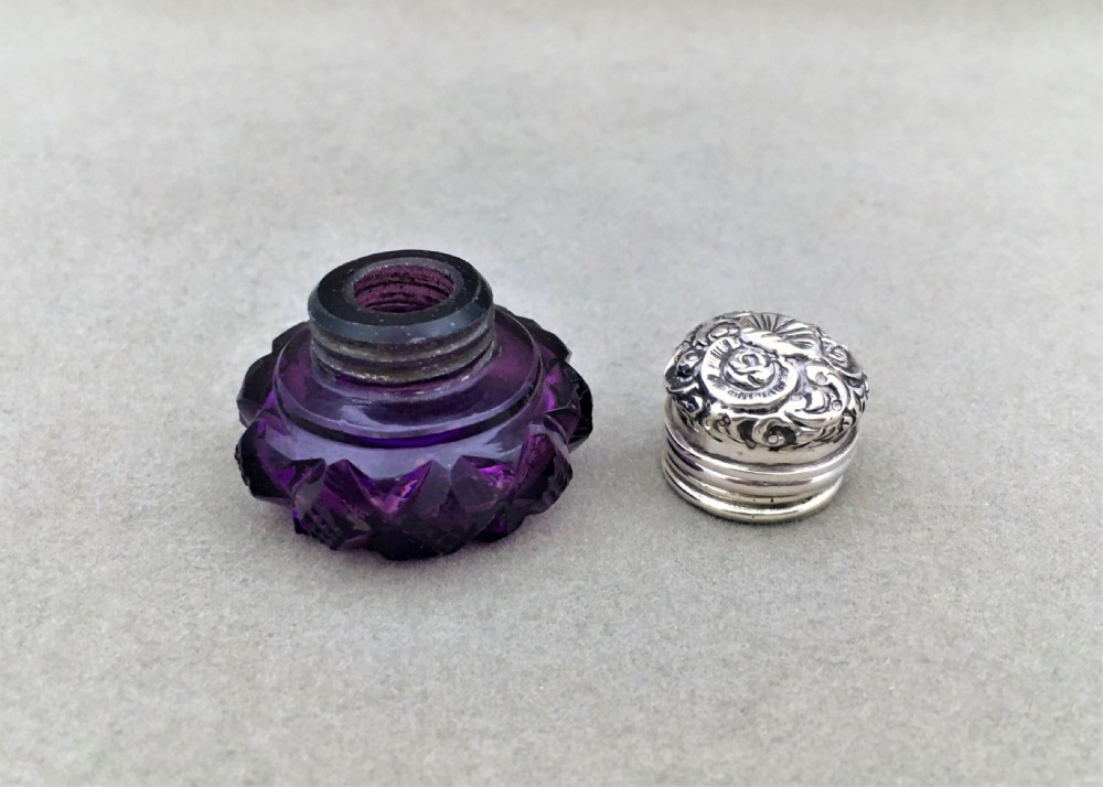 An exquisite silver mounted amethyst vinaigrette View III