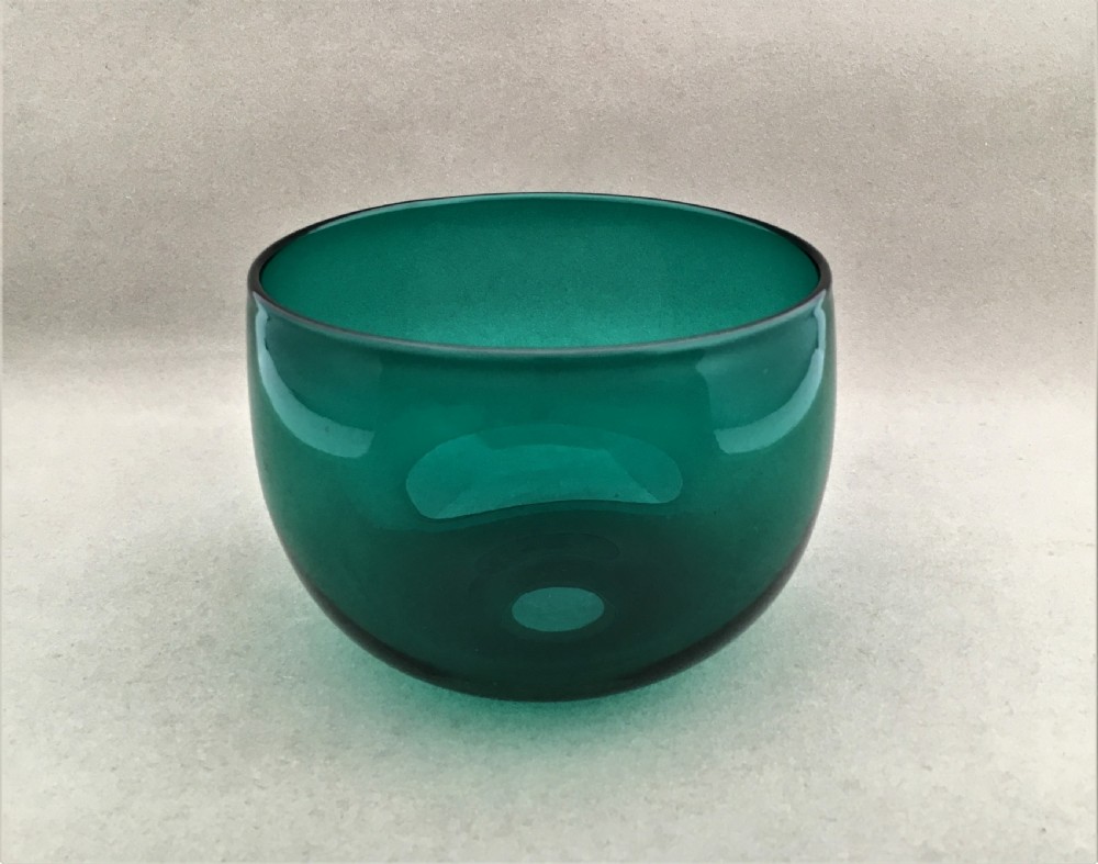A Victorian Bristol green glass finger bowl