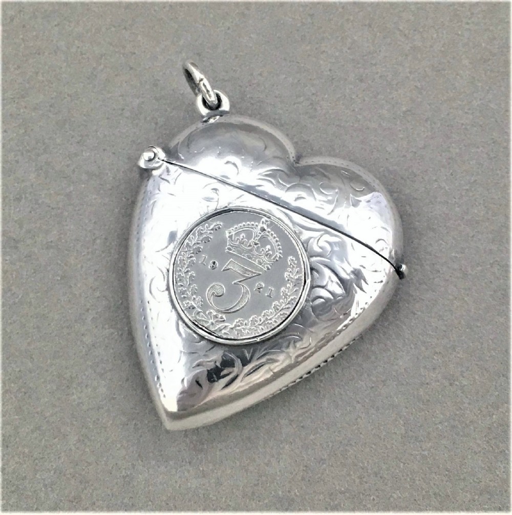 A sterling silver heart shaped Vesta with threepenny bit 